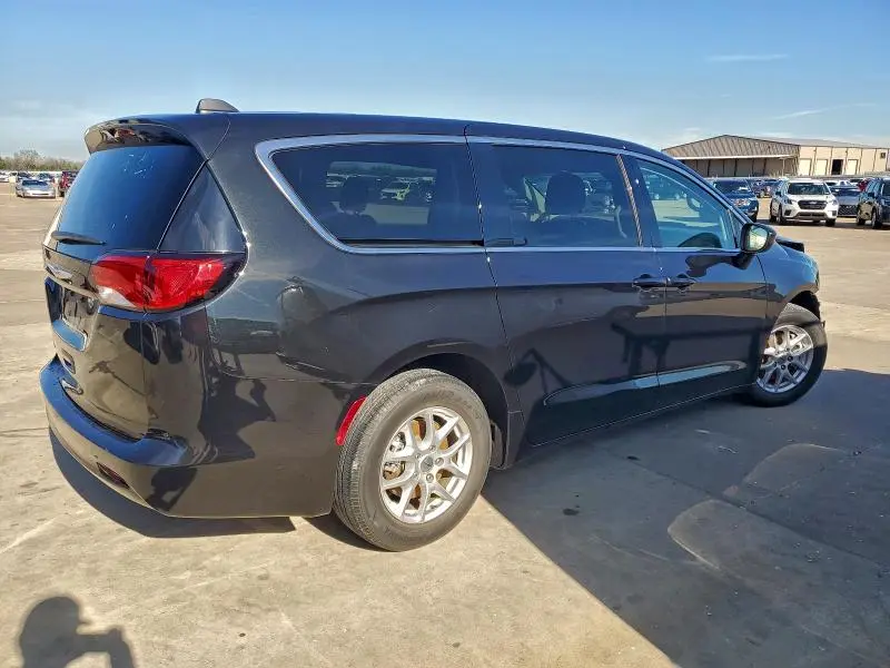 2021 CHRYSLER VOYAGER LX  