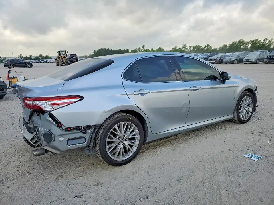2018 TOYOTA CAMRY XLE  