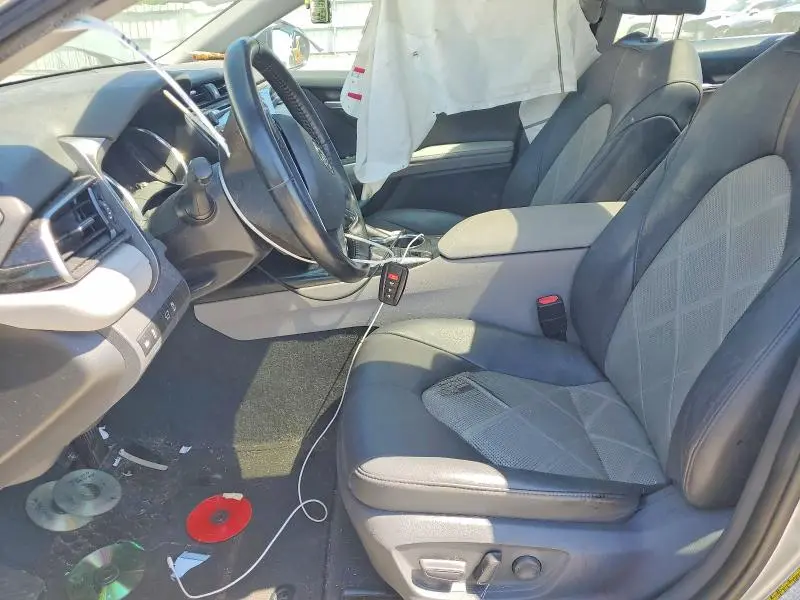 2019 TOYOTA CAMRY XLE  