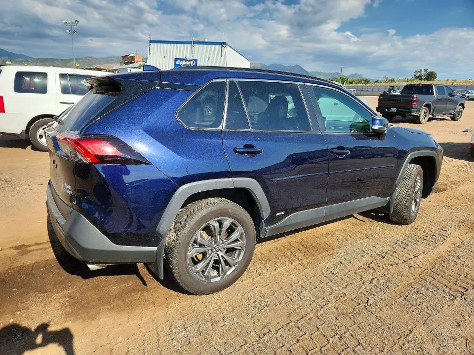 2022 TOYOTA RAV4 XLE PREMIUM  