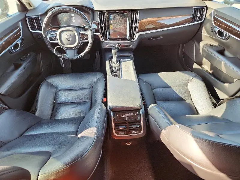 2017 VOLVO S90 T5 MOMENTUM  