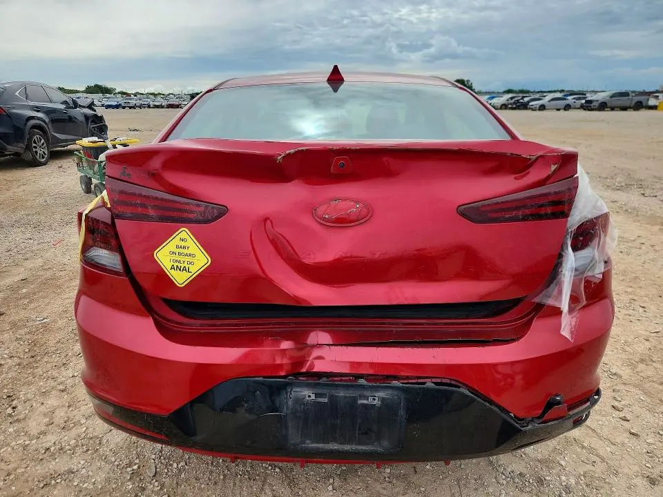 2020 HYUNDAI ELANTRA SEL  
