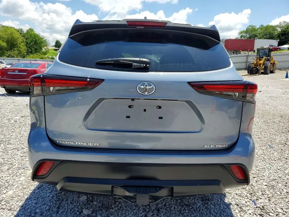 2024 TOYOTA HIGHLANDER XLE  