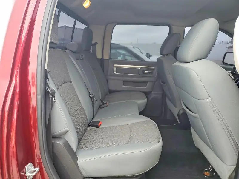 2016 RAM 1500 SLT  