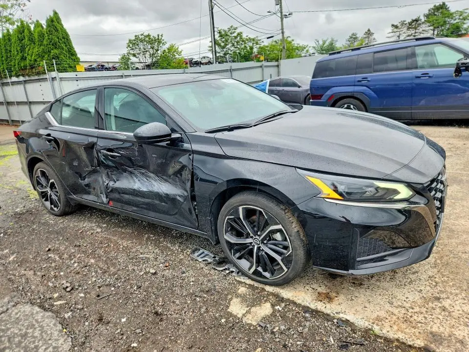 2025 NISSAN ALTIMA SR  