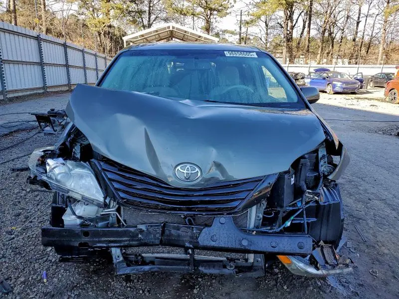 2011 TOYOTA SIENNA LE  