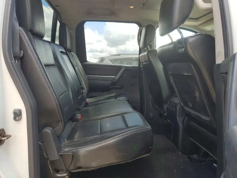 2013 NISSAN TITAN SV  