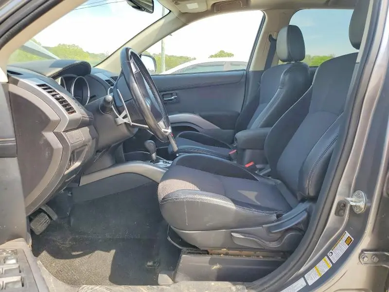 2013 MITSUBISHI OUTLANDER SE  
