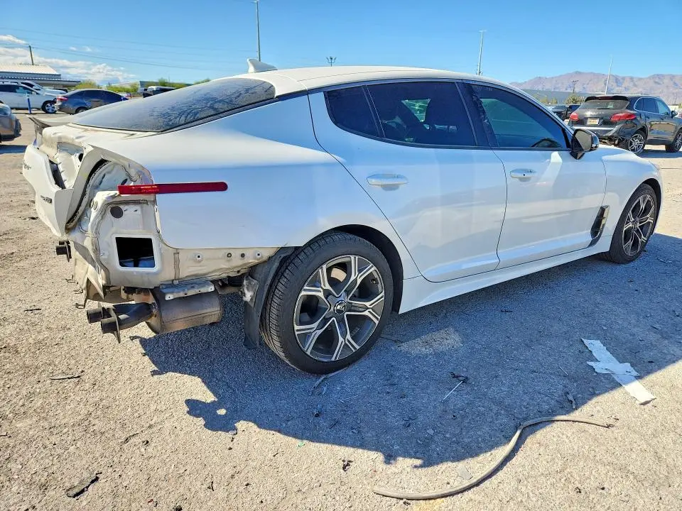 2020 KIA STINGER GT-LINE  