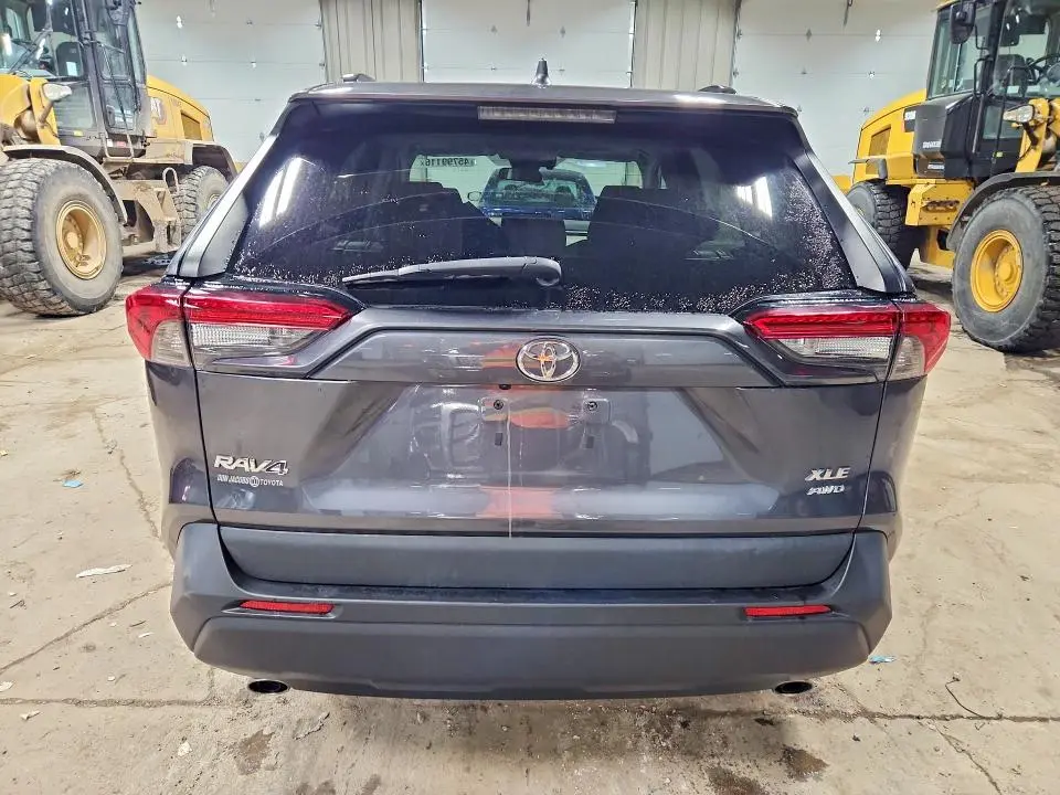 2020 TOYOTA RAV4 XLE  