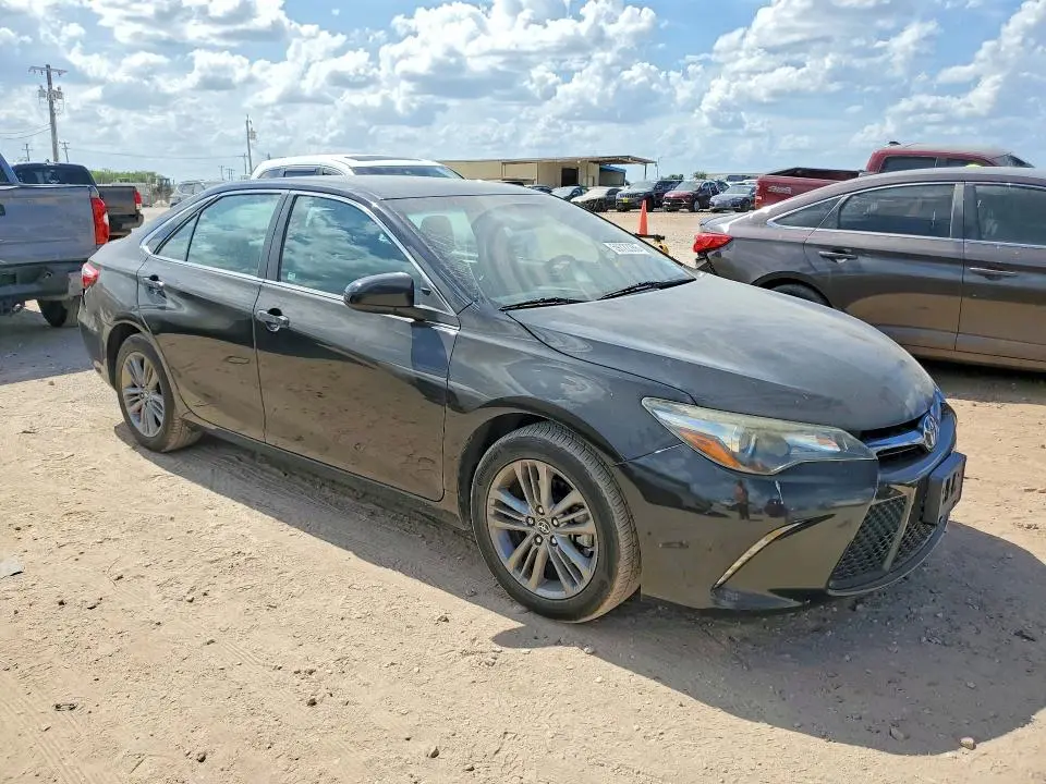 2017 TOYOTA CAMRY SE  