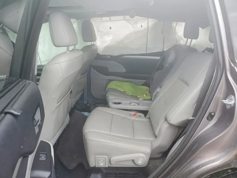 2016 TOYOTA HIGHLANDER XLE  