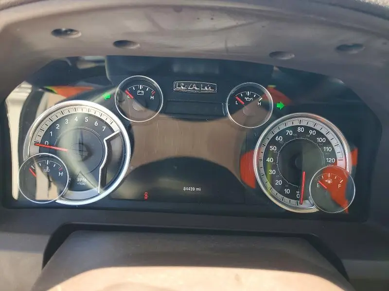 2016 RAM 1500 SLT  