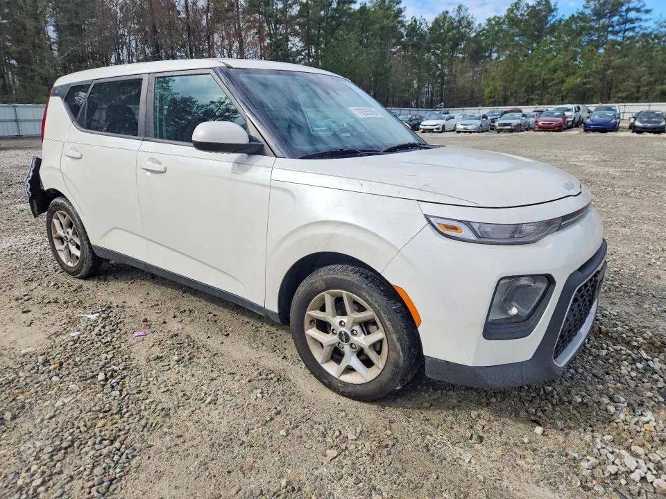 2022 KIA SOUL LX  