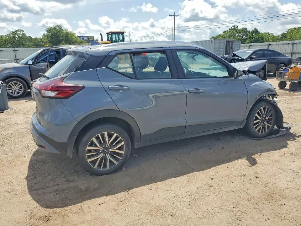 2024 NISSAN KICKS SV  