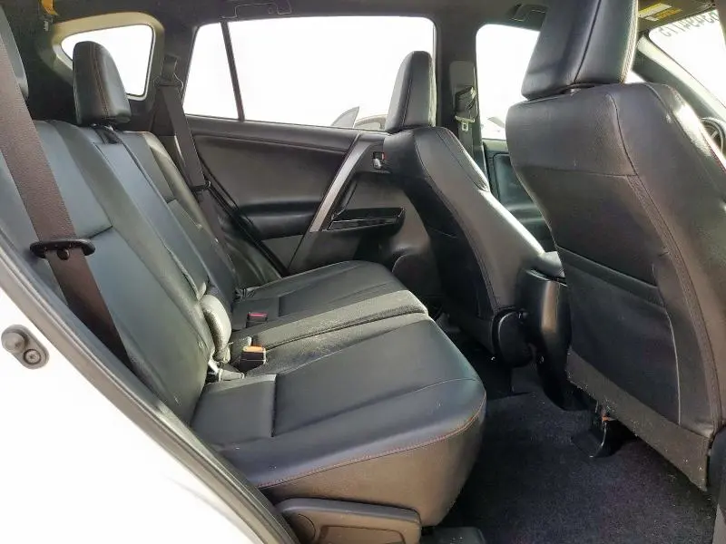 2018 TOYOTA RAV4 SE  