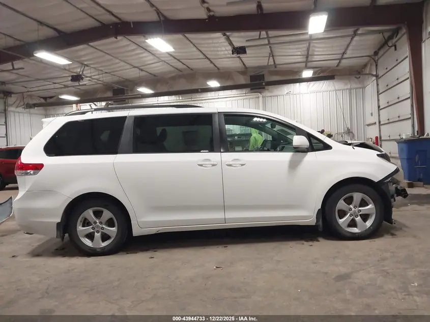 2011 TOYOTA SIENNA LE V6