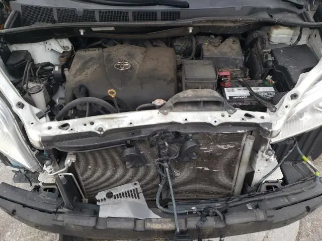 2019 TOYOTA SIENNA XLE  