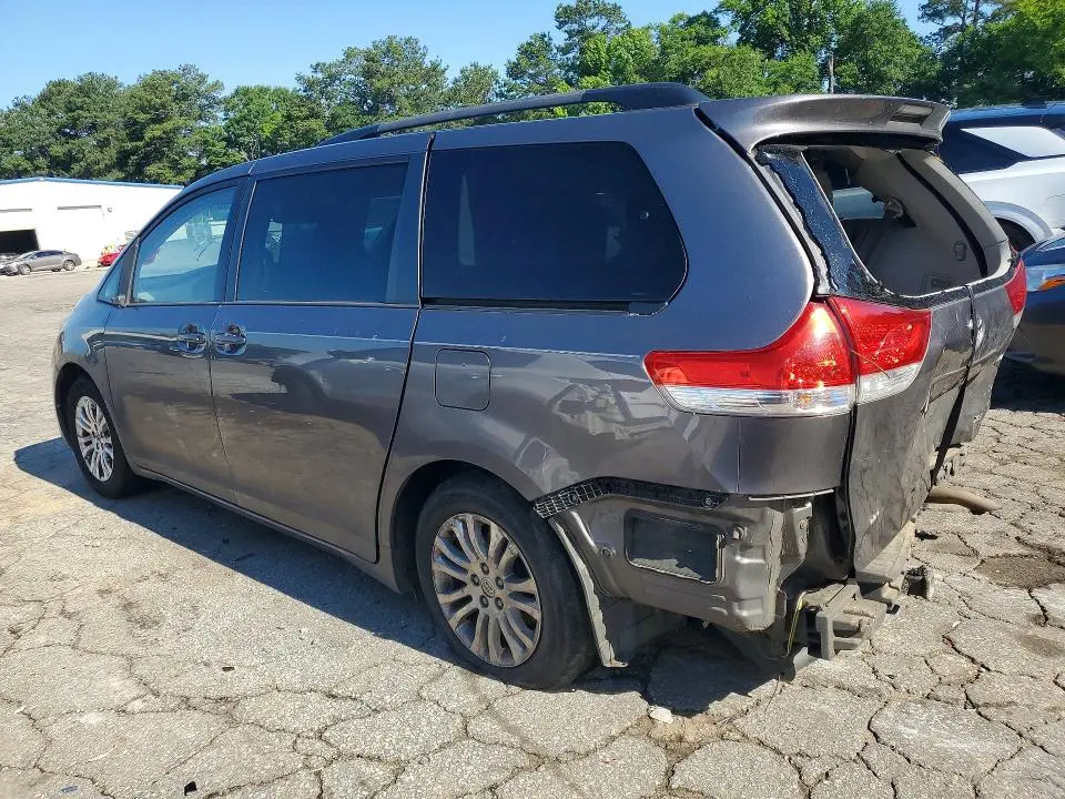 2014 TOYOTA SIENNA XLE 8-PASSENGER  