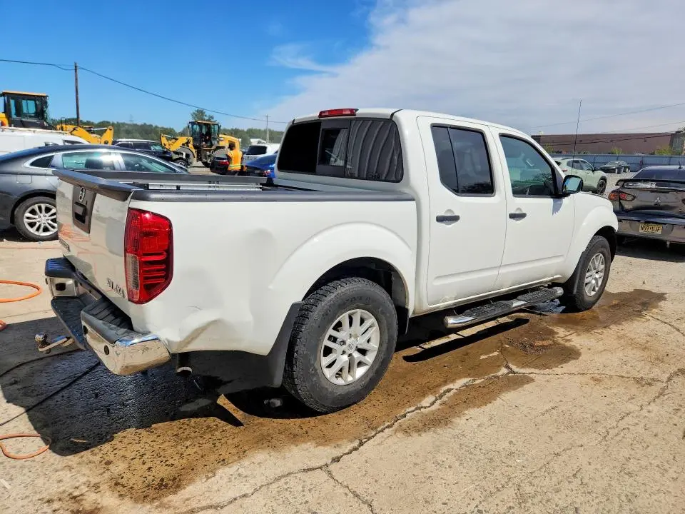 2021 NISSAN FRONTIER SV  