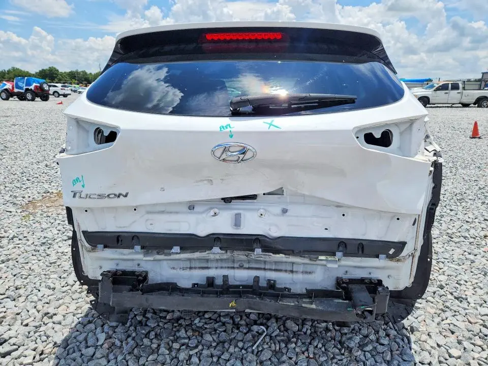 2021 HYUNDAI TUCSON SE  
