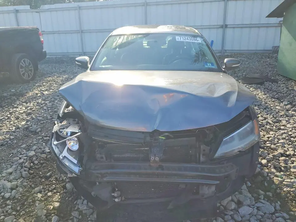 2013 VOLKSWAGEN JETTA SE  