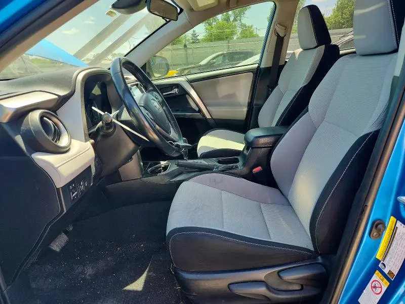 2017 TOYOTA RAV4 XLE  