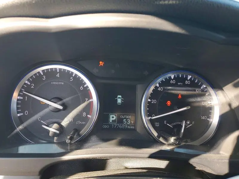 2014 TOYOTA HIGHLANDER LE  