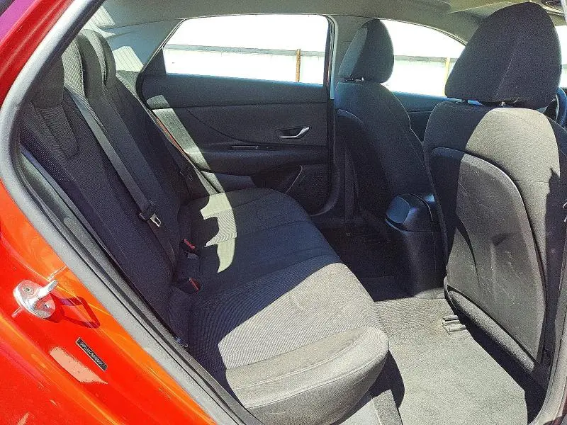 2021 HYUNDAI ELANTRA SE  