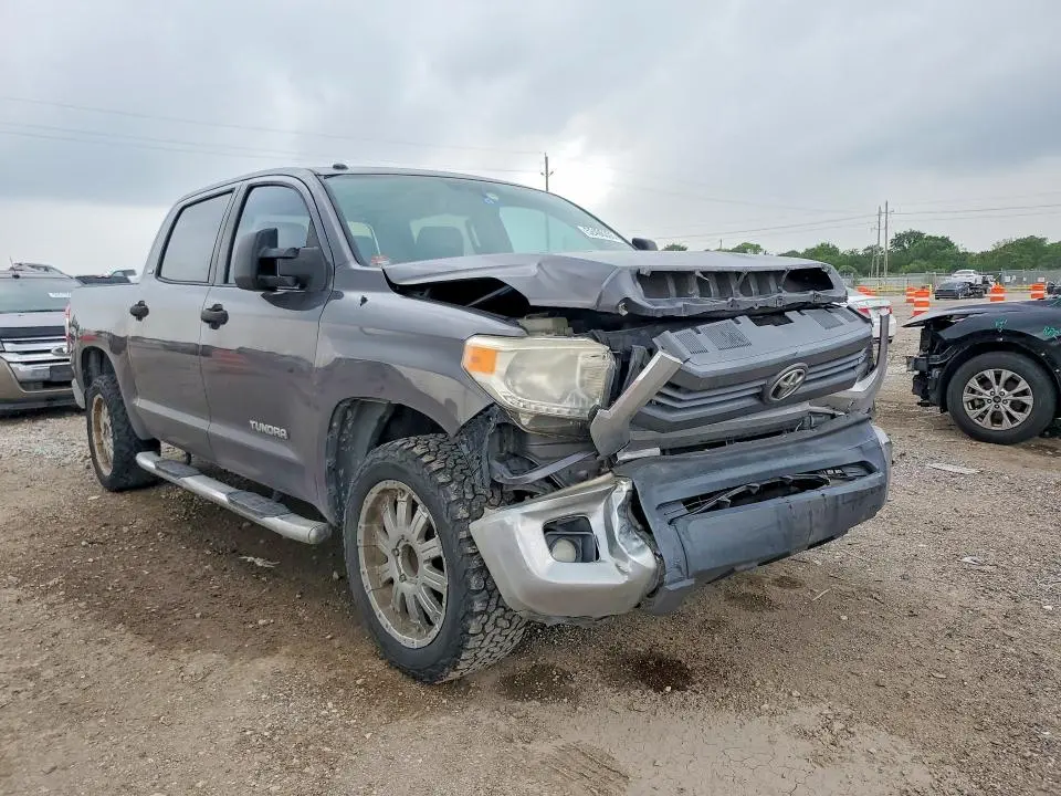 2015 TOYOTA TUNDRA CREWMAX SR5  