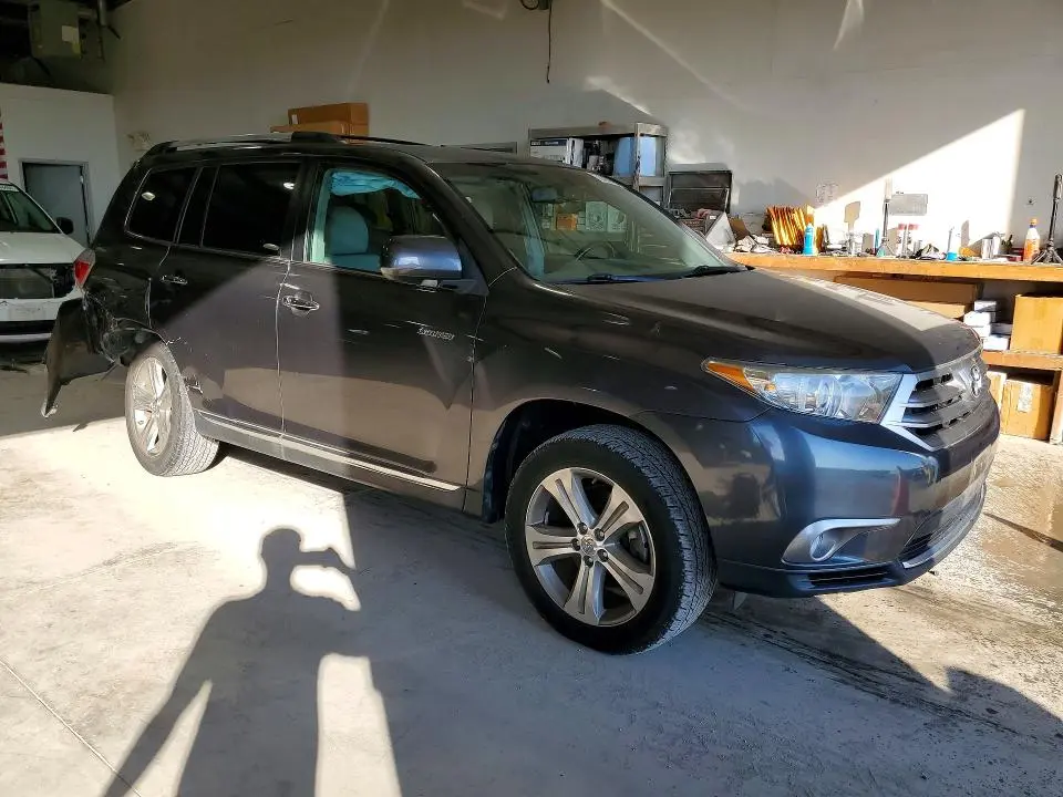 2013 TOYOTA HIGHLANDER LIMITED  