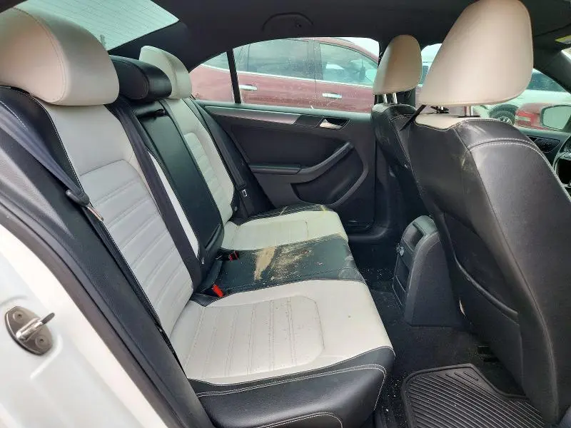 2016 VOLKSWAGEN JETTA SPORT  