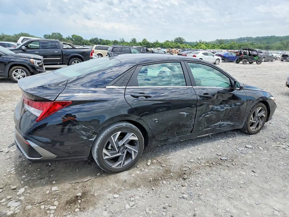 2025 HYUNDAI ELANTRA SEL  