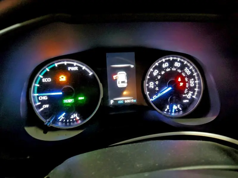 2021 TOYOTA RAV4 XLE  