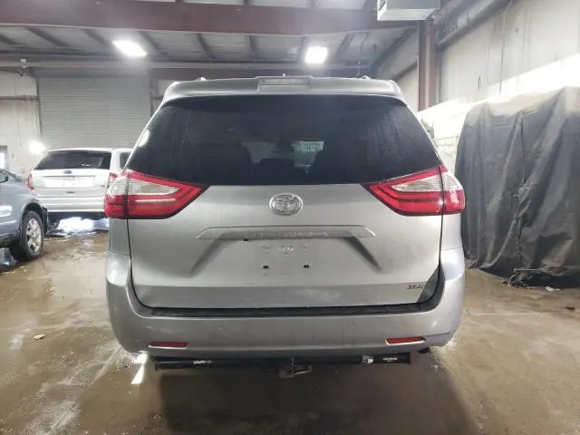 2018 TOYOTA SIENNA XLE  