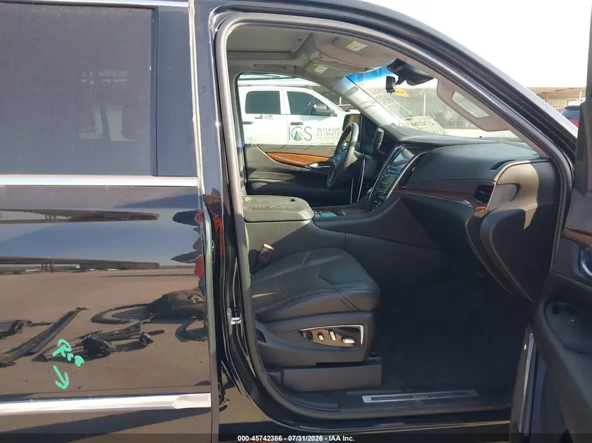 2017 CADILLAC ESCALADE LUXURY
