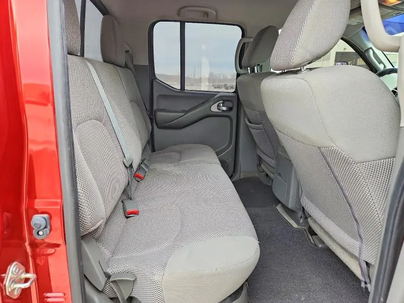 2016 NISSAN FRONTIER SV  