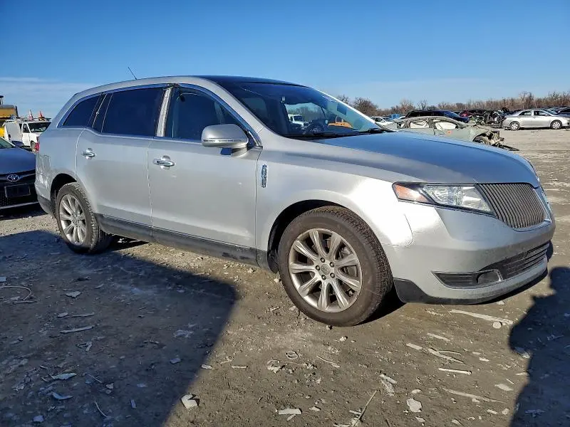 2016 LINCOLN MKT   