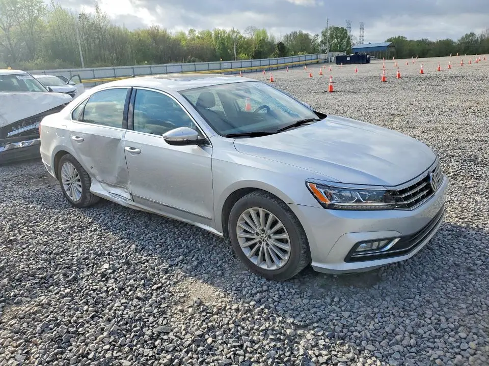 2017 VOLKSWAGEN PASSAT SE  