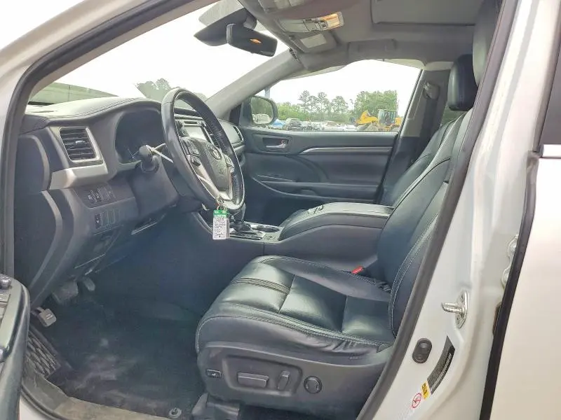 2018 TOYOTA HIGHLANDER SE  