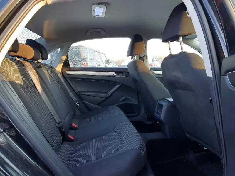 2016 VOLKSWAGEN PASSAT S  