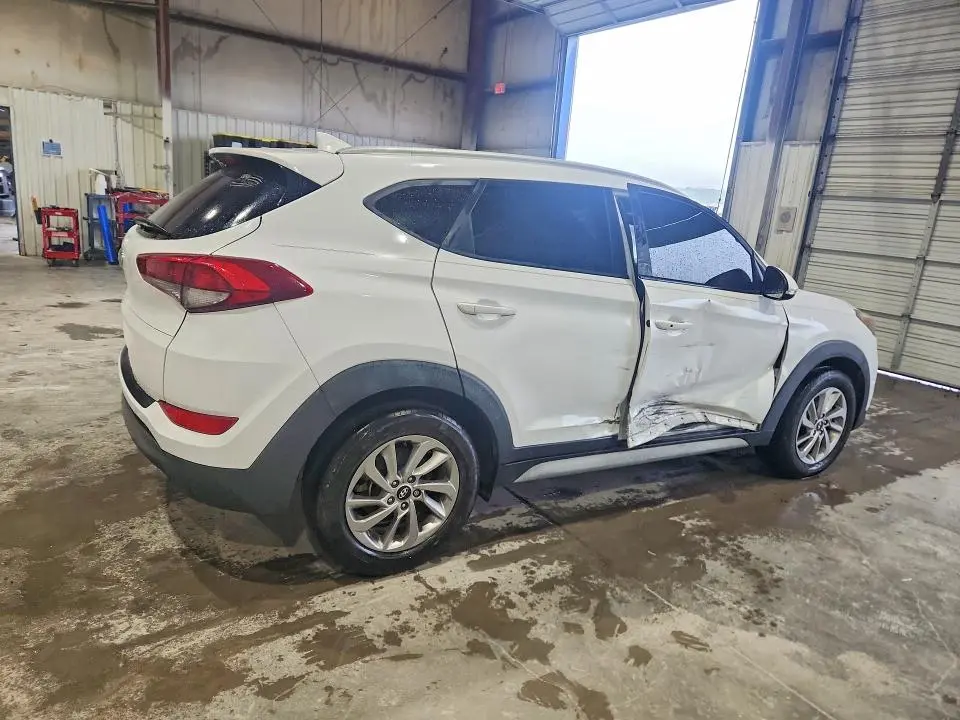 2017 HYUNDAI TUCSON SE PLUS  