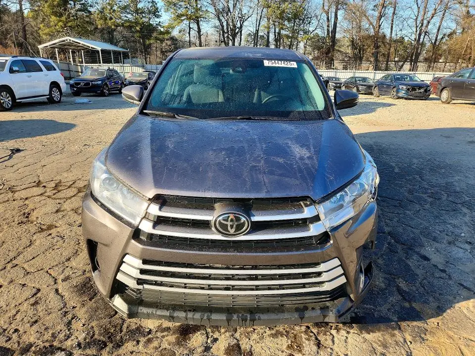 2019 TOYOTA HIGHLANDER LE  