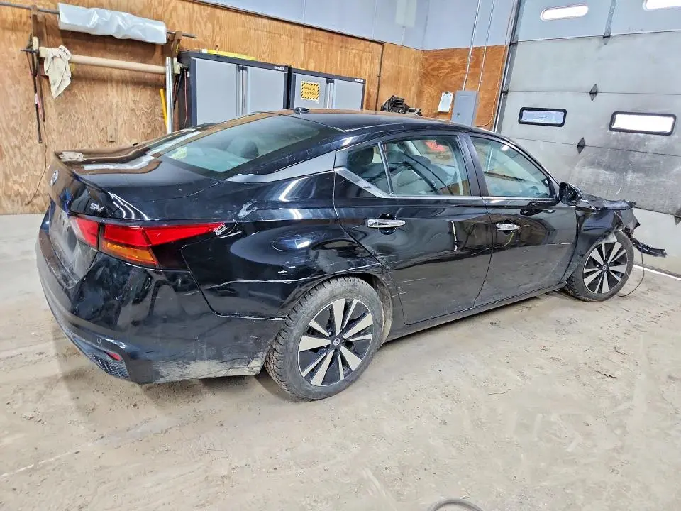 2022 NISSAN ALTIMA SV  