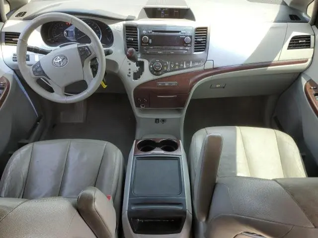 2013 TOYOTA SIENNA XLE