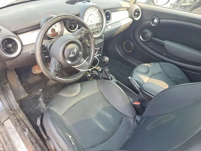 2011 MINI COOPER   