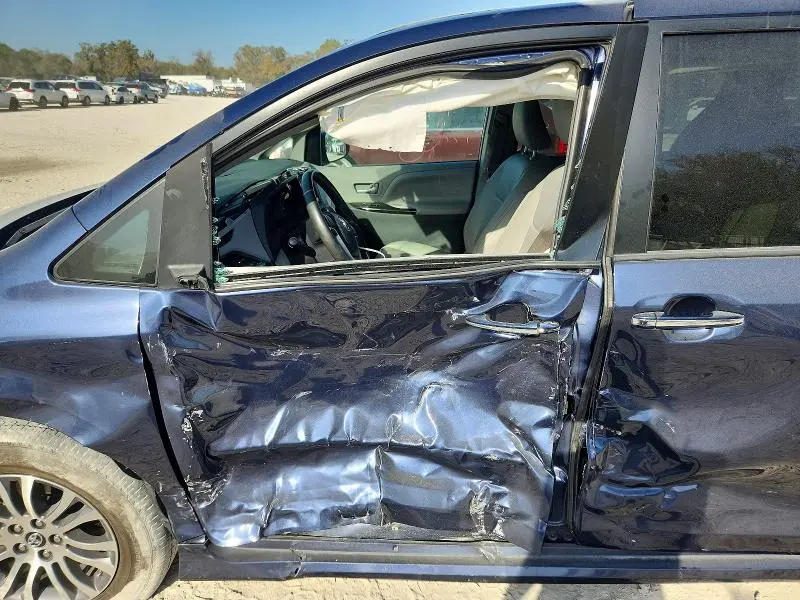 2019 TOYOTA SIENNA XLE 8-PASSENGER  