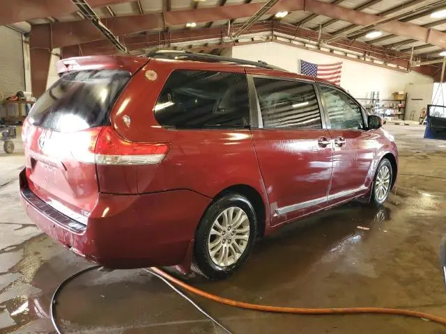 2012 TOYOTA SIENNA XLE  