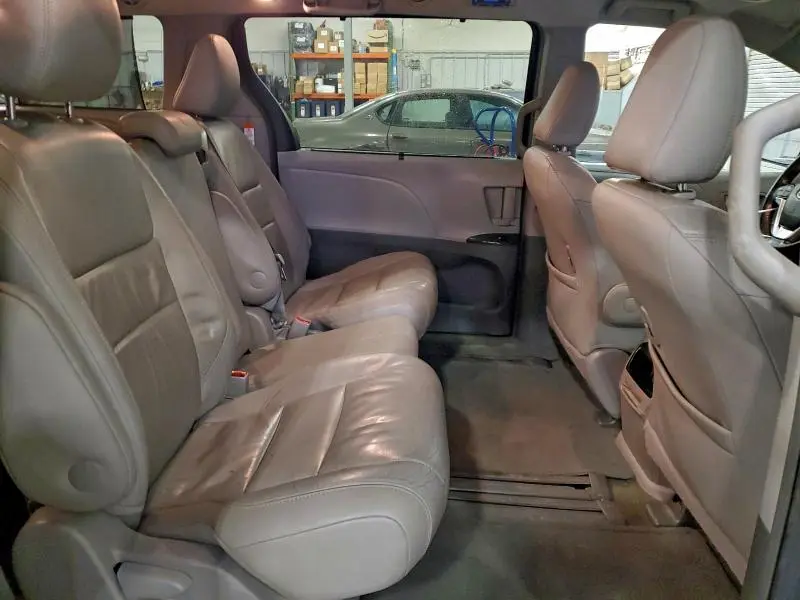 2015 TOYOTA SIENNA XLE  