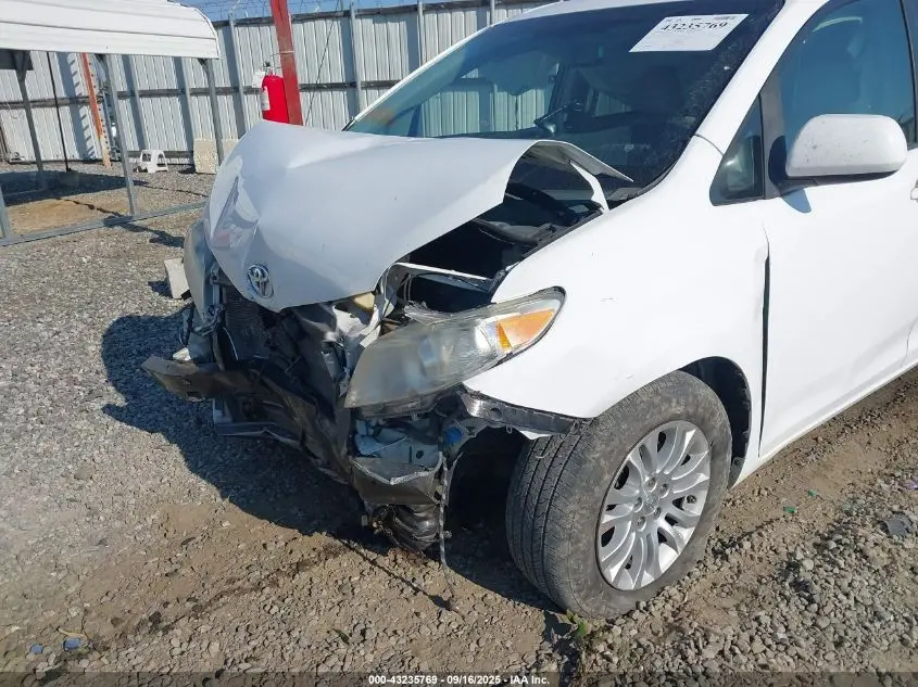 2014 TOYOTA SIENNA XLE V6 8 PASSENGER